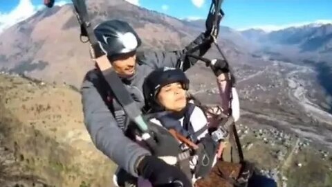 Husband sent his wife for Paragliding | Virul girl | Land karado bas