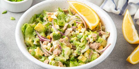Healthy Avocado Tuna Salad Recipe + Light Lemon Dressing