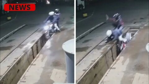 ladrões caem com moto em buraco usado para troca de óleo {assaltantes atrapalhados } { VÍDEO }