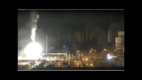 Vídeo do momento em que usina nuclear da Ucrânia é atacada