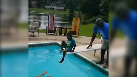 Kid Overcomes Fear Of Swimming
