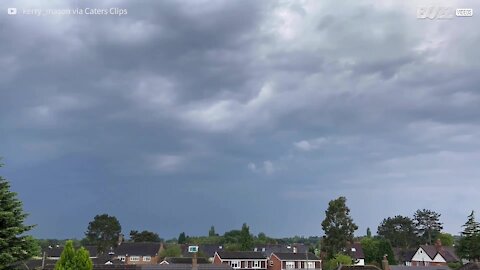 Raras nuvens arcus filmadas em impressionante timelapse