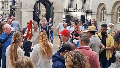 Slow motion crowed moves from female guard #horseguardsparade