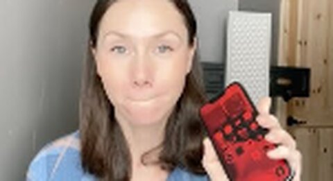 Turn your iPhone screen RED {block blue light at night | increase your body’s melatonin production}