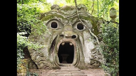 visita turistica al parco dei Mostri,nel borgo di Bomarzo vicino Roma della famiglia Orsini.Qui esiste un sito monumentale unico al mondo.il Sacro Bosco(???),conosciuto più comunemente come il Parco dei Mostri EXPOSED