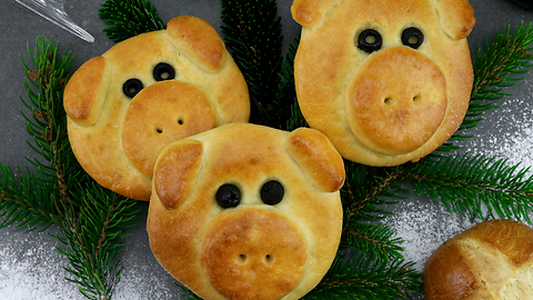 These 'Happy New Year Piggies' are a great holiday snack