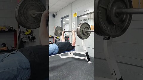 335lbs for reps, Crazy 🤪 old man