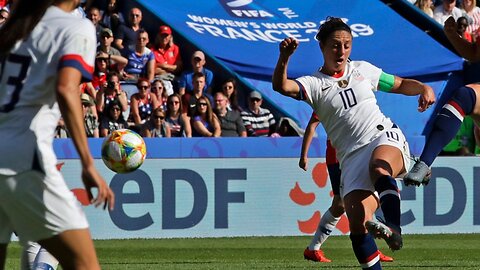 Carli Lloyd scores crazy goal in match against Chile