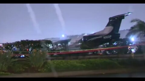 Moment that plane crashes through fence at Hawthorne Airport, no injuries reported