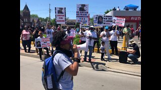Protesters show up for father of 4 killed by off-duty officer