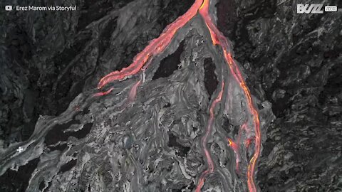 Drönare fångar otroliga bilder av lava som flyter från vulkanen Kilauea