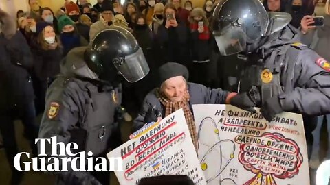 Russian activist, 77, detained by police while protesting against Ukraine war