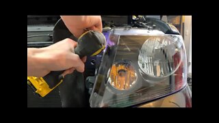 2004-2008 Ford F-150 Headlight Removal and Installation (Replacement)