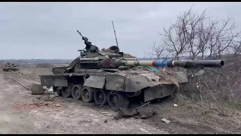 Pair of destroyed Ukrainian T-80BVs in the Kherson oblast