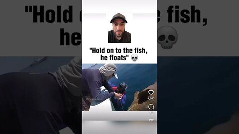 HOLD ONTO THE FISH 😂 #funnyvideo #fancygoldfish #aquarium #reaction #reactionvideo #goldfish