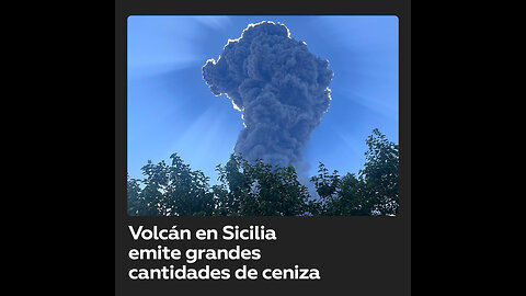 Emisiones masivas de ceniza del volcán Estrómboli en Sicilia