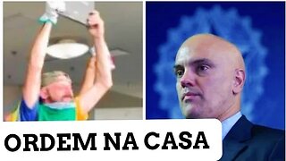 Alexandre de Moraes bate o martelo bolsonarista que levou o réplica da constituição se entregou