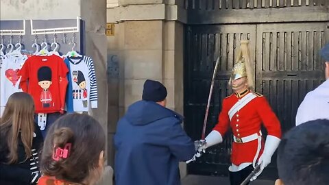 Stay out of the arches guard confronts tourist walking in to arches #horseguardsparade