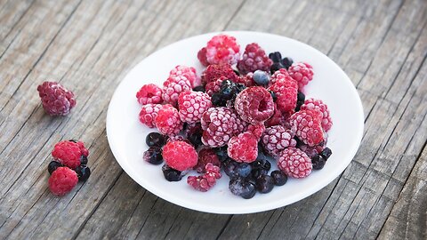 The Easiest Way to Freeze Berries!