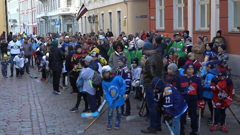 Latvia: Children and parents demonstrate against COVID sports retrix in Riga - 18.10.2021