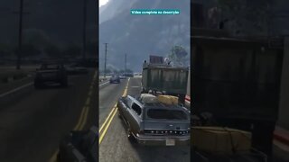 Fugindo da polícia "voando" - GTA 5 - Fleeing the police "flying"