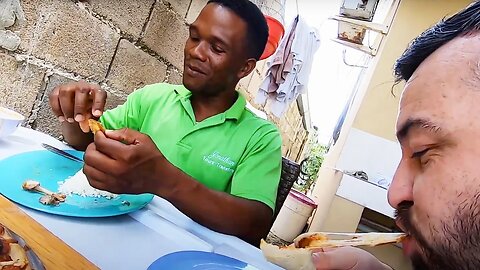 Eating with locals in Dominican Republic barrio! 🇩🇴