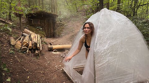 SOLO GIRL's bushcraft in a dugout