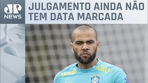 Daniel Alves vai a julgamento por estupro na Espanha, diz imprensa