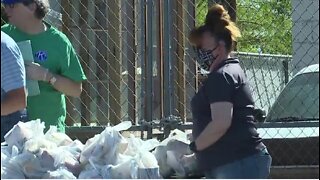 Thousands of Las Vegas at-risk kids receive bags of food for weekends