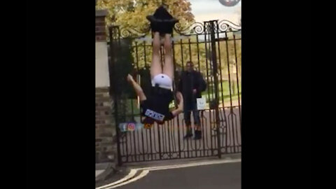 "Cop Filmed Stuck On Fence, Upside Down, Without Pants" Try Not To Laugh - "FAILS INCOMING!" 😆