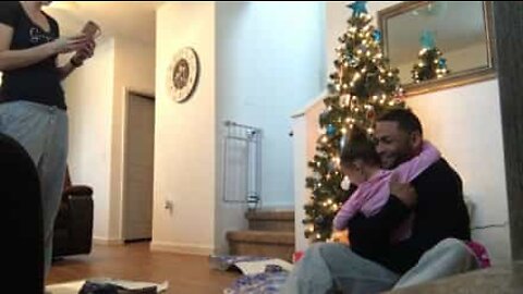 Homecoming soldier hides in box to surprise daughter