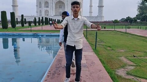 (30)Explore the Taj mahal