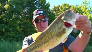 MidWest Outdoors TV Show #1617 - Newton Lake Bass Action in Illinois