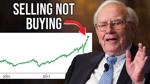 Why Warren Buffett Is Holding Cash & NOT Buying Stocks