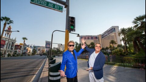 Road to the Mirage hotel-casino in Las Vegas renamed Siegfried and Roy Drive