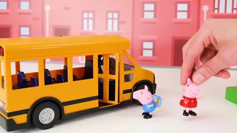 159 3Peppa Pig and Bluey Go to School!