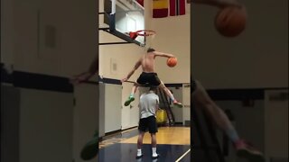 THE MOST AMAZING DUNK EVER!