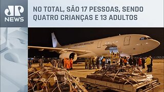 Avião da FAB chega com brasileiros e turcos sobreviventes do terremoto