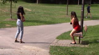 Social experiment: Woman verbally abuses her dog in public