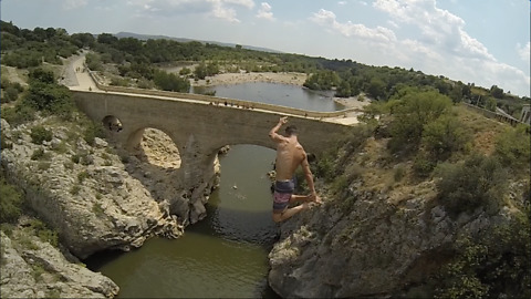 Daredevil Jumps From 88 Feet High Bridge Into Deep Waters