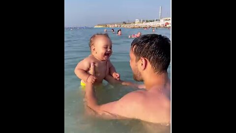 Beachgoing Baby Belly Laughing,viral,