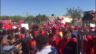 Protesters at Saftu march mock President Ramaphosa (z7s)