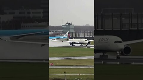 💦 Airbus A350 wet runway takeoff