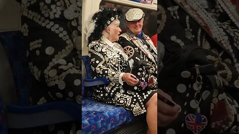 Pearly king and queen london under ground #london