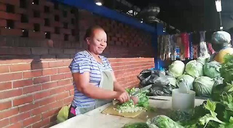 SOUTH AFRICA - Durban - Vegetable street vendor (Video) (QgR)
