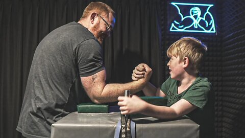 Armwrestling @Bradley The Vanilla Gorilla