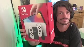 Unboxing a Nintendo switch oled in 2023
