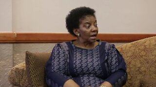 SOUTH AFRICA - Cape Town - Interview with the Minister of Human Settlements, Nomaindia Mfeketo (Video) (jBr)