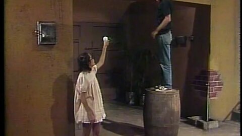 CHAVES - Episódio #97 (1975) O trocador de lâmpadas