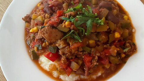 Low Calorie Ground Chicken Chili with Red Kidney Beans and Cauliflower Mash
